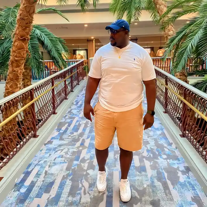 15 Outfit Ideas for Big Guys That Actually Work 13 men big fit outfits