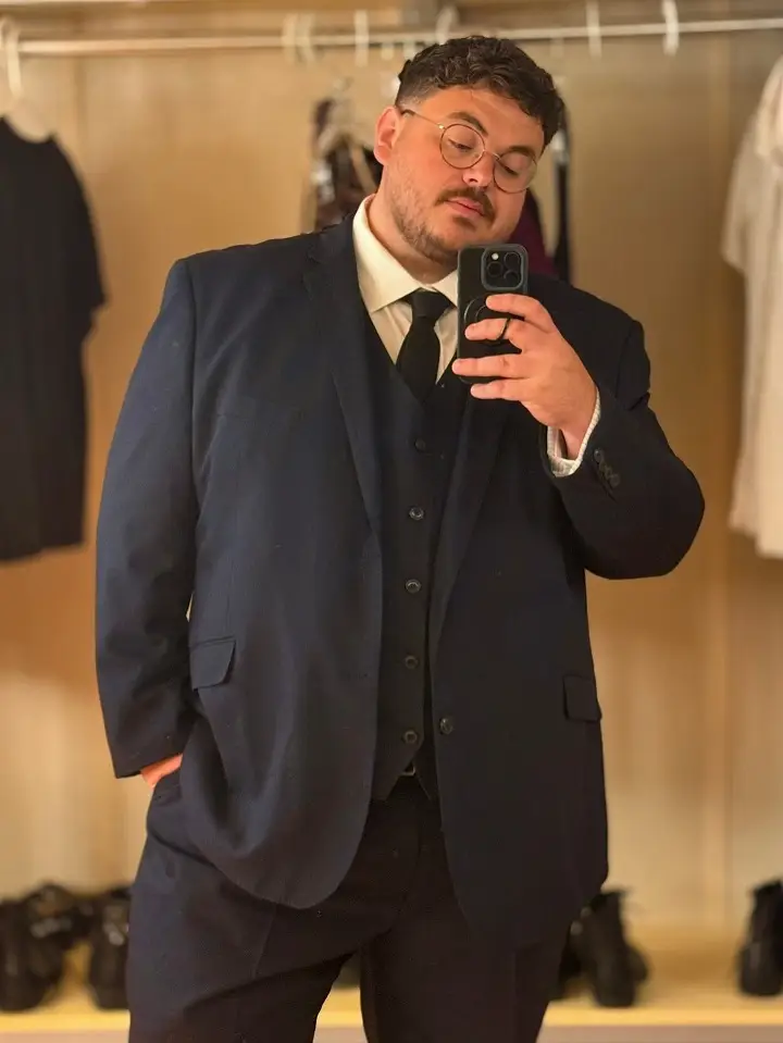 18 Winter Office Outfits for a Bigger Frame 13 Dark on Dark: Navy Three-Piece With a Black Tie